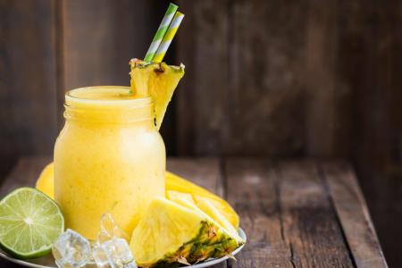 Tu so najpomembnejši razlogi, zakaj je k limonadi dobro dodati ananas